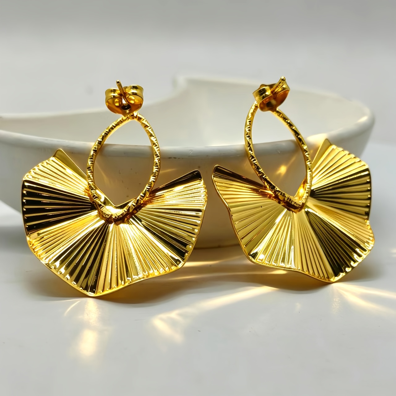 French-Style Light Luxury Brushed Fan-Shaped Earrings, High-End Niche Design Metal Earrings, Suitable for Daily Wear/Dates/Banquets/Parties