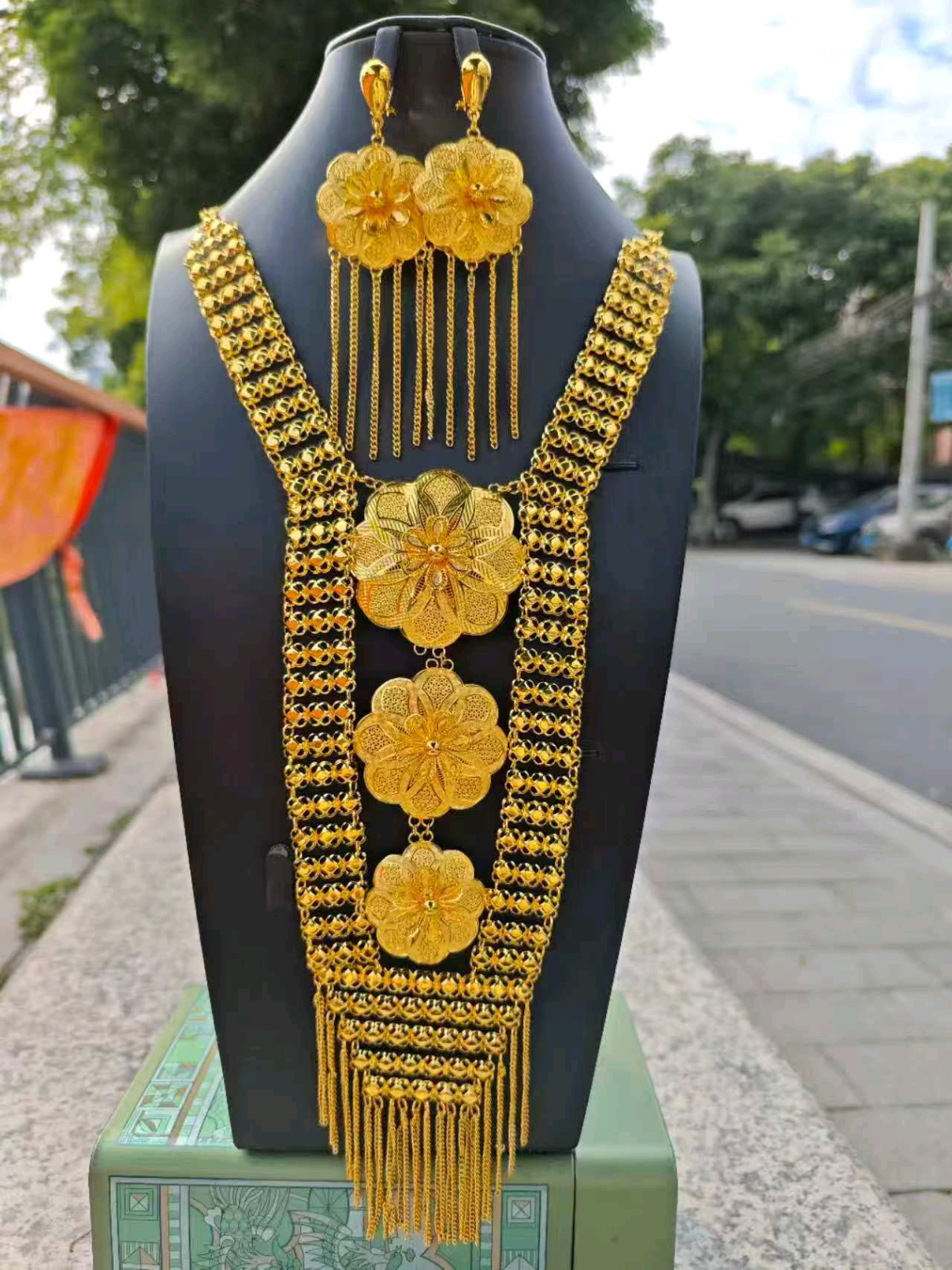 2-piece Set: Earrings, Necklace; Made of Alloy, Gold-plated Finish-C-15