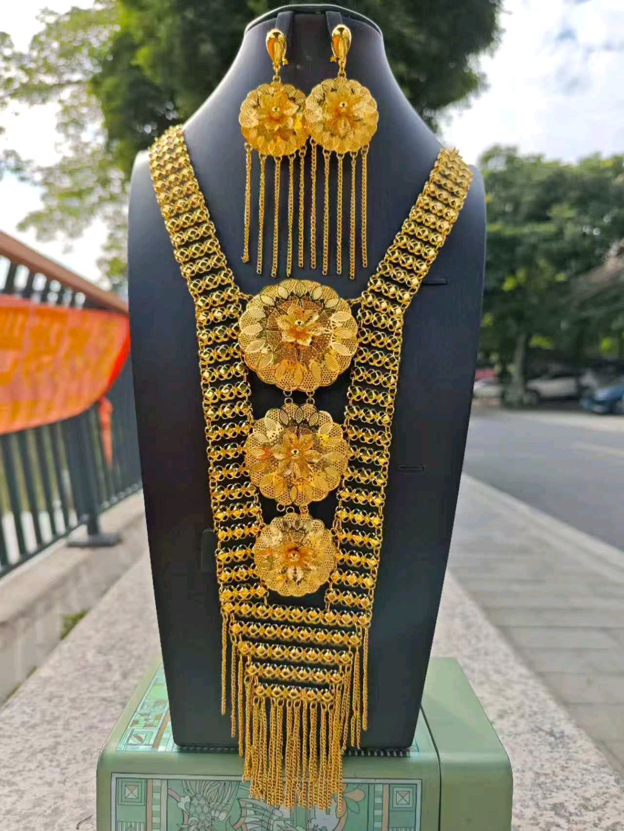 2-piece Set: Earrings, Necklace; Made of Alloy, Gold-plated Finish-C-18