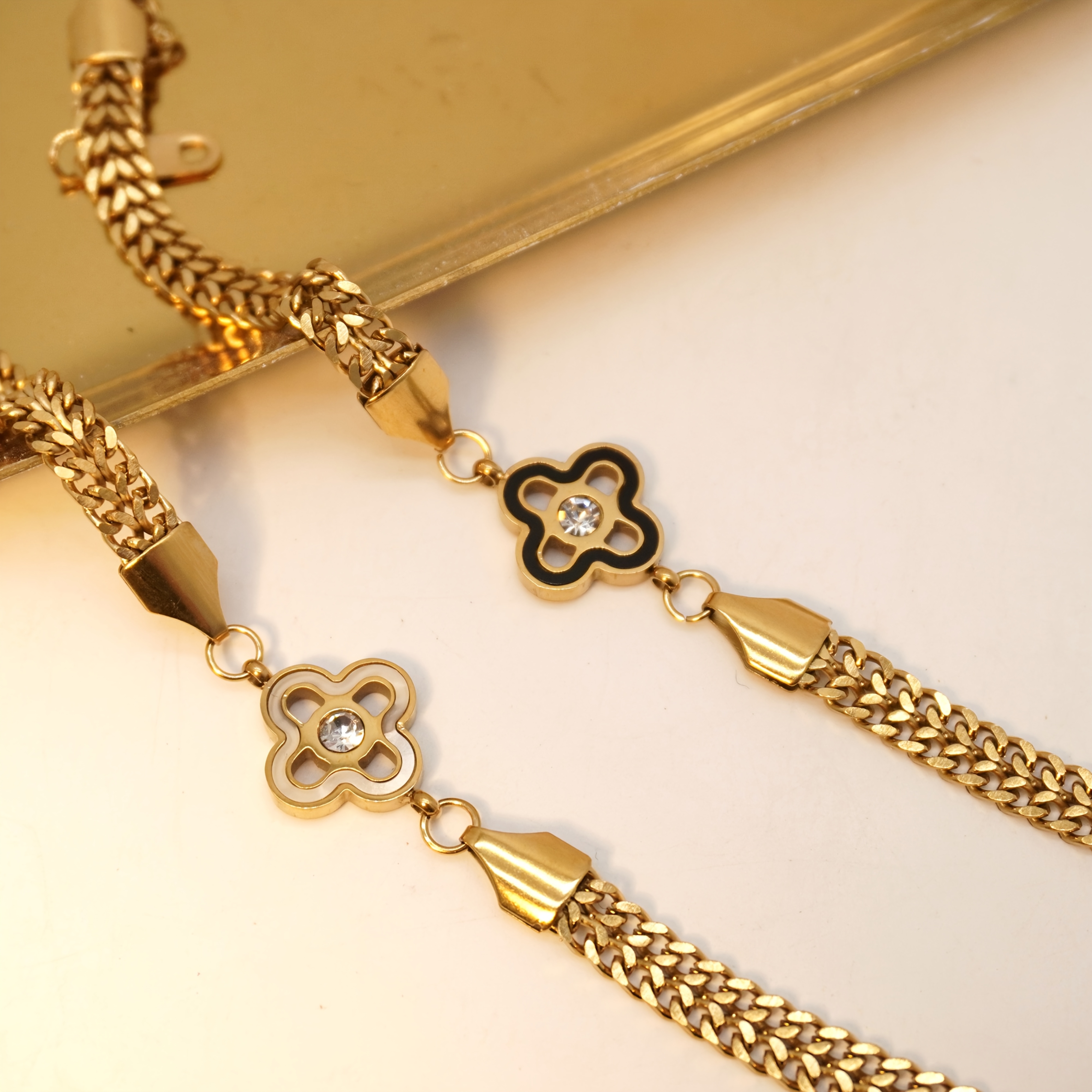 1pc of Flower Zirconia Pattern for Couples, Suitable for Sisters' Daily Wear, Classic Personal Style, Stainless Steel with Golden Plating, Wholesale Versatile-Grace Jewelry