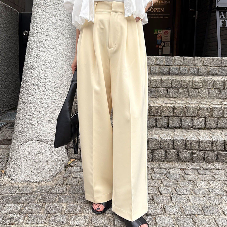 万能コーディネート可能なタック入りワイドパンツ