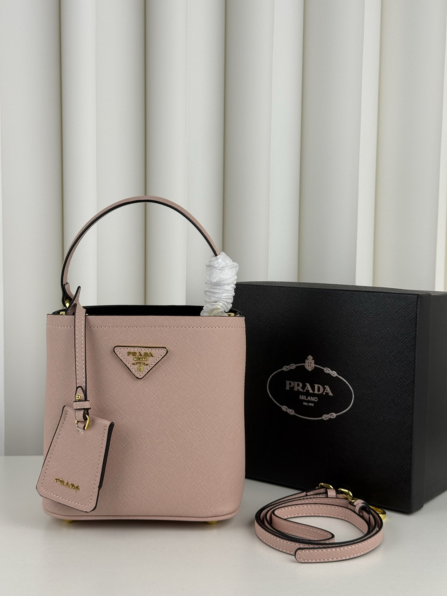 プラダ「Prada」プラダ