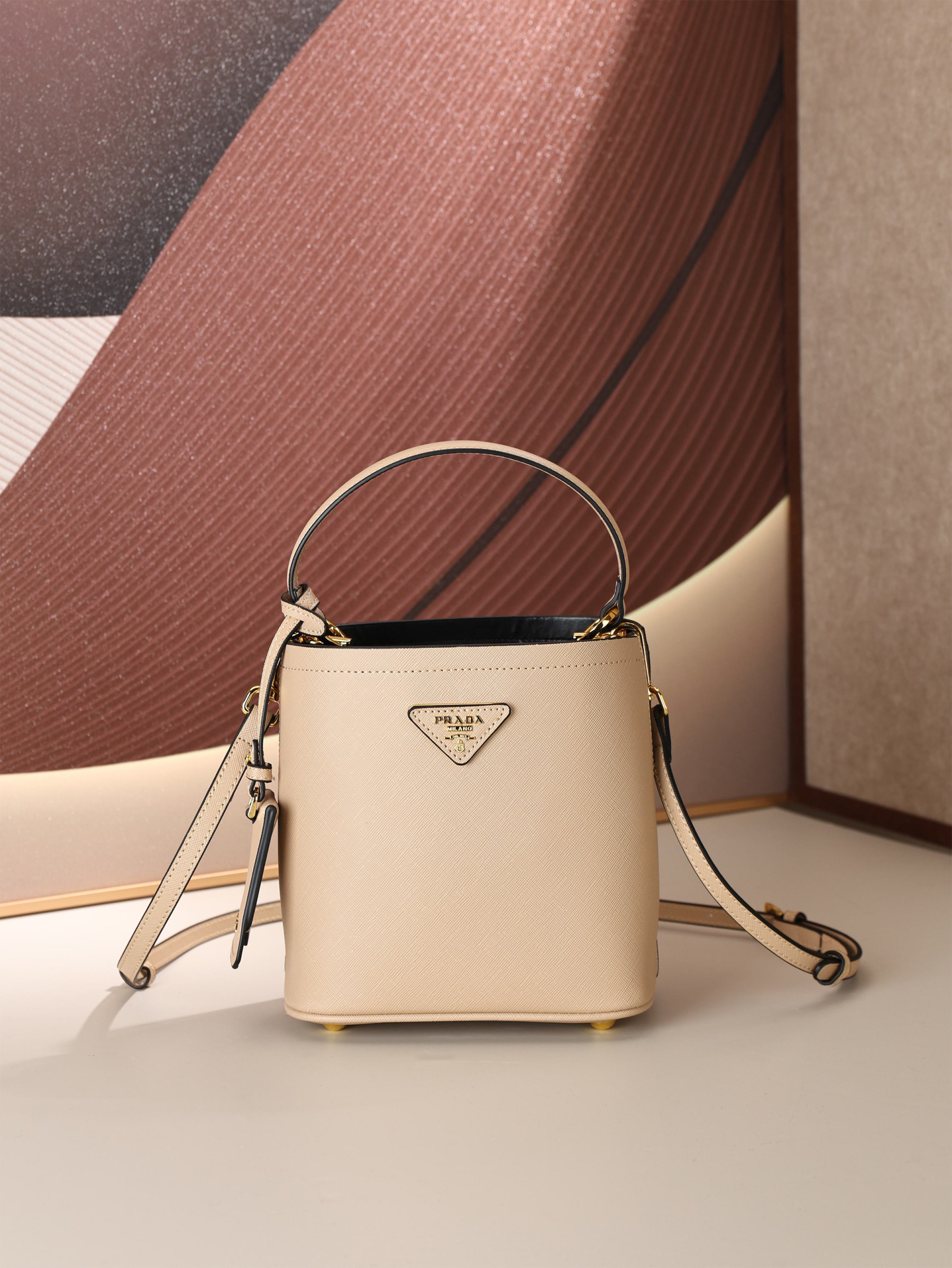 プラダ「Prada」プラダ
