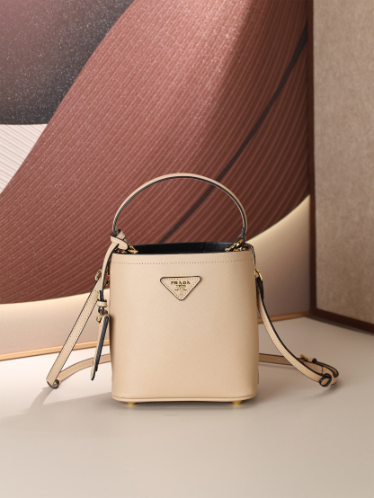 プラダ「Prada」プラダ