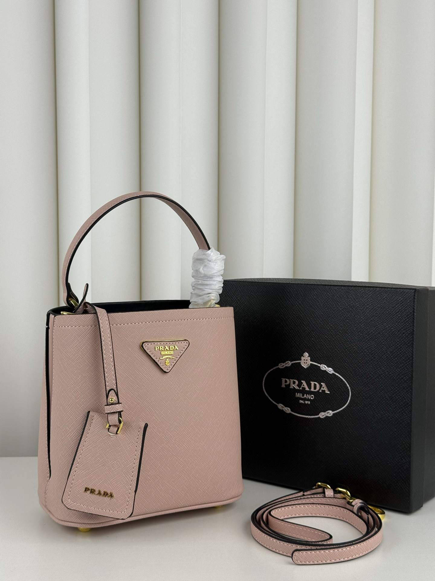 プラダ「Prada」プラダ