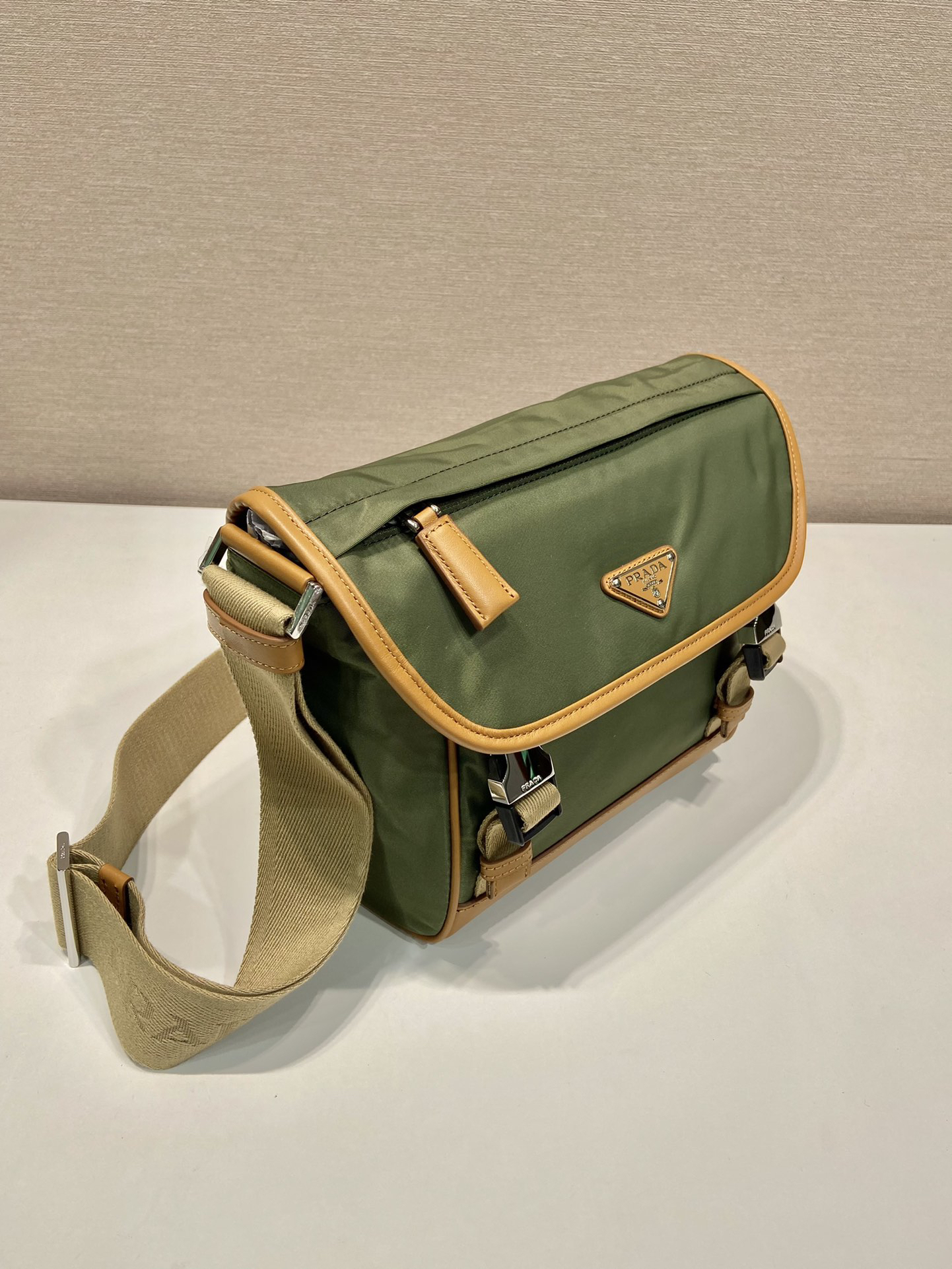 プラダ「Prada」プラダ