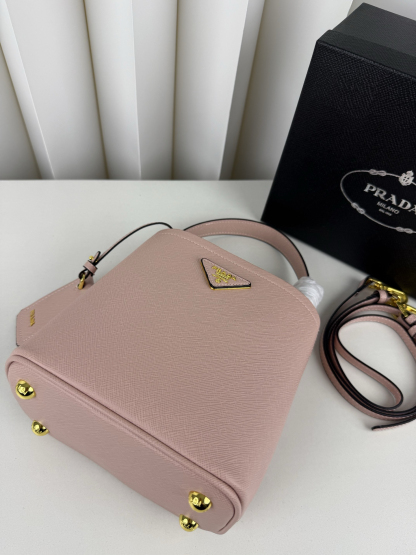 プラダ「Prada」プラダ