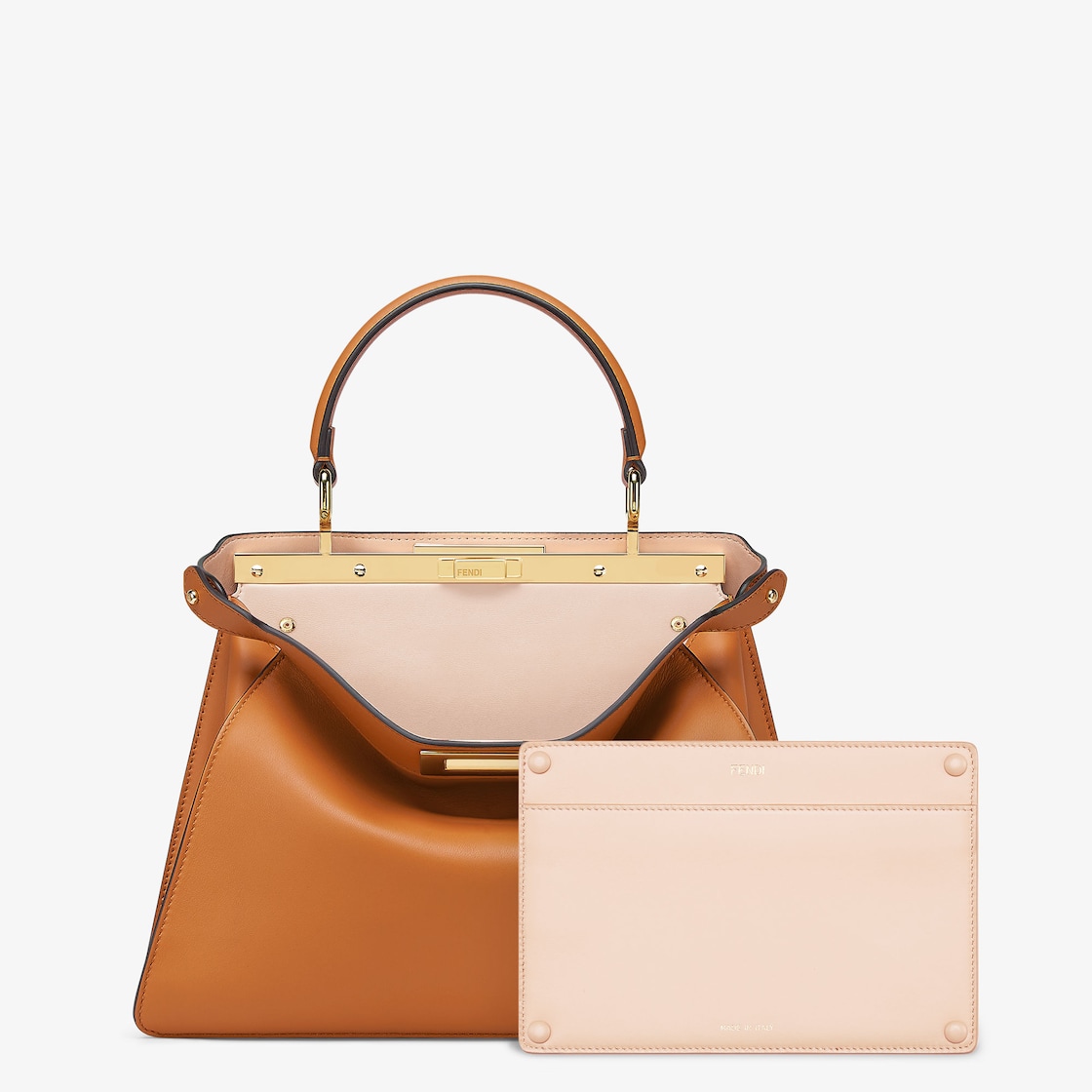 【BAILA・CLASSY掲載で話題】洗練された大人の名品「FENDI Peekaboo ISeeU ミディアム」｜奥田亜香里・大政絢のような上質スタイルに映えるアイコンバッグ