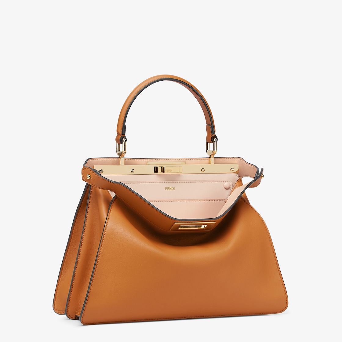 【BAILA・CLASSY掲載で話題】洗練された大人の名品「FENDI Peekaboo ISeeU ミディアム」｜奥田亜香里・大政絢のような上質スタイルに映えるアイコンバッグ