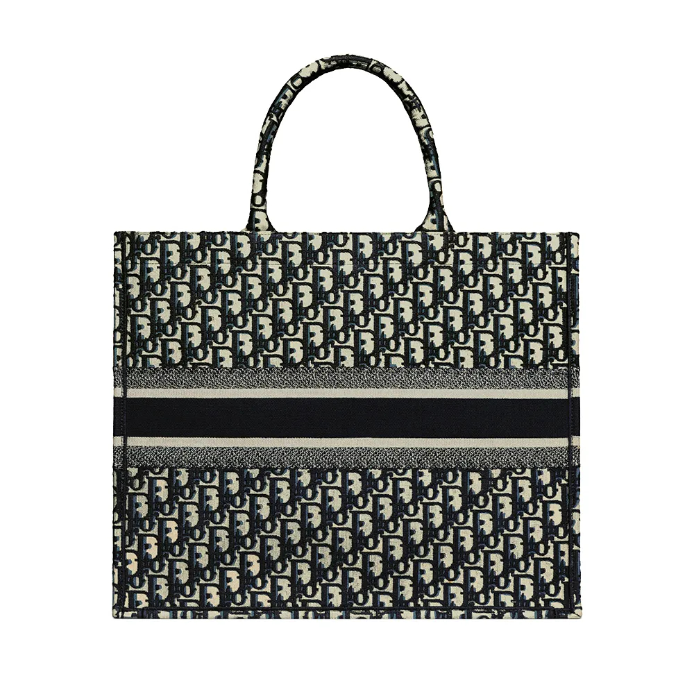 【Dior】雑誌掲載！滝沢眞規子さん愛用の大人気エンブロイダリートートバッグが登場！Book Tote Bag