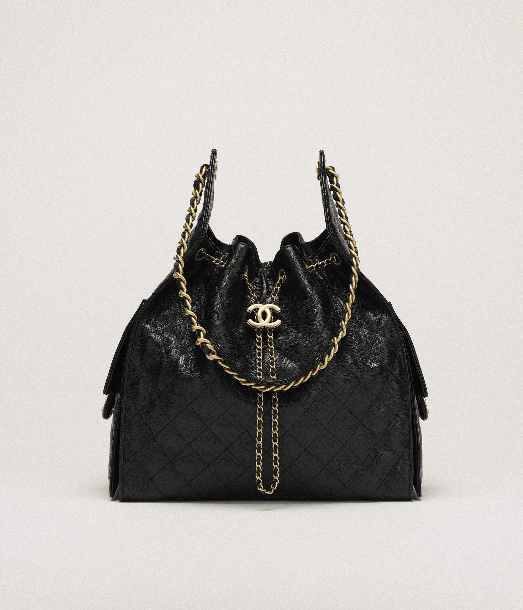 ✨SNSでも話題｜【CHANEL 25  Medium Handbag】ジェニーとコ、ユンジョンが愛用するバッグ。人気アイテムは早い者勝ち