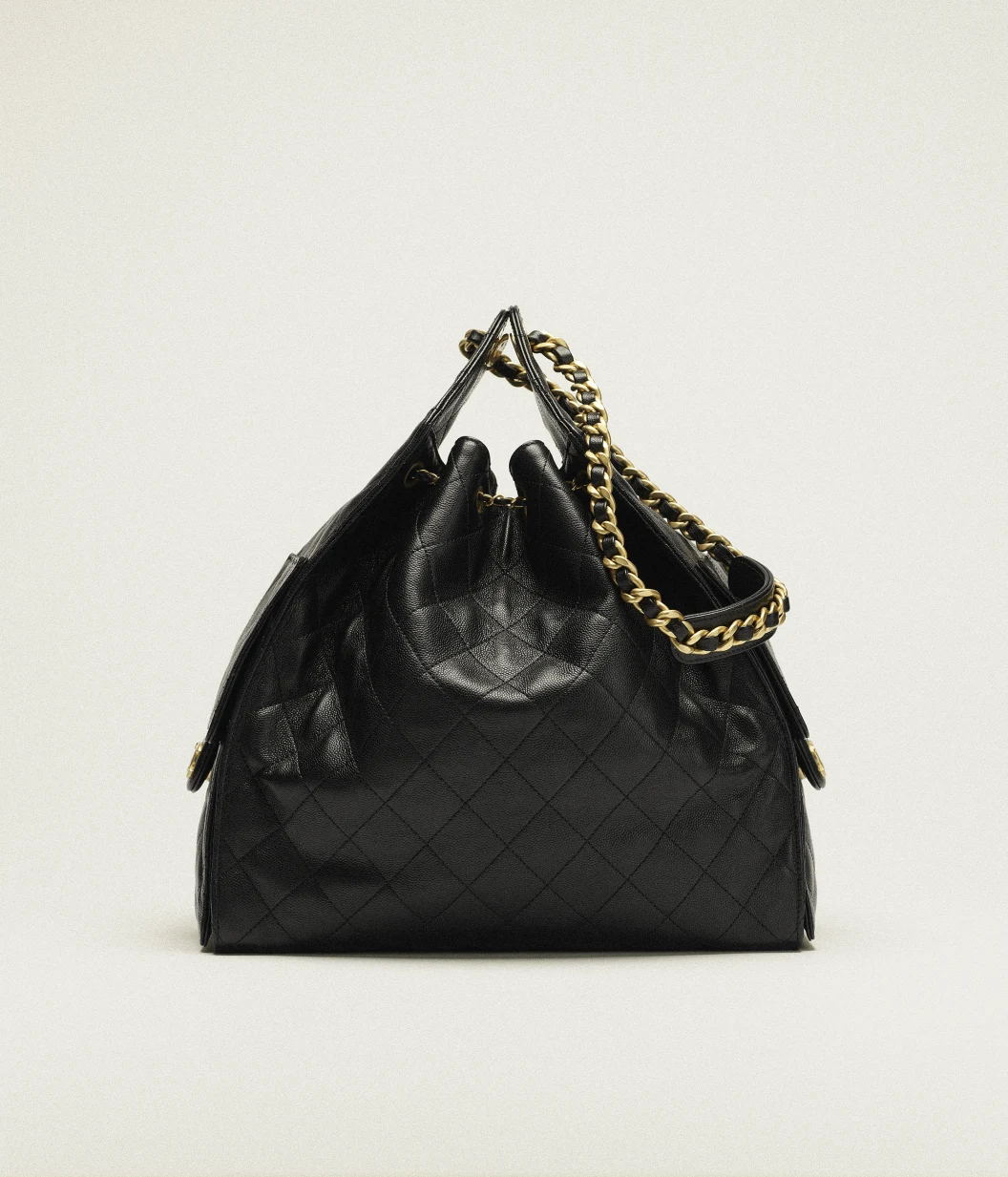 ✨SNSでも話題｜【CHANEL 25  Medium Handbag】ジェニーとコ、ユンジョンが愛用するバッグ。人気アイテムは早い者勝ち
