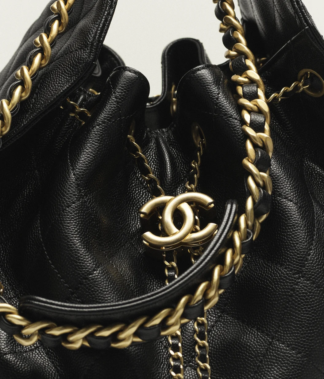 ✨SNSでも話題｜【CHANEL 25  Medium Handbag】ジェニーとコ、ユンジョンが愛用するバッグ。人気アイテムは早い者勝ち