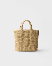桐谷美玲も愛用する、実用性とスタイリッシュなデザインを兼ね備えたバッグです