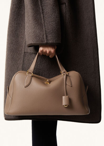 【STORY掲載で話題】木村佳乃さんの上質スタイルに寄り添う「Loro Piana Needle Bag Medium」｜洗練された大人のための名品バッグ｜数量限定