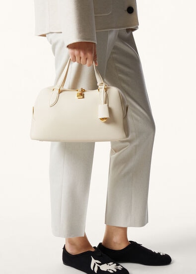 【STORY掲載で話題】木村佳乃さんの上質スタイルに寄り添う「Loro Piana Needle Bag Medium」｜洗練された大人のための名品バッグ｜数量限定