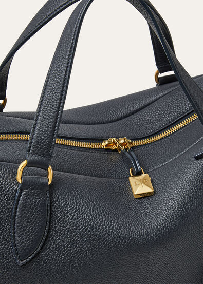 【STORY掲載で話題】木村佳乃さんの上質スタイルに寄り添う「Loro Piana Needle Bag Medium」｜洗練された大人のための名品バッグ｜数量限定