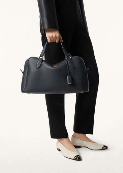 【STORY掲載で話題】木村佳乃さんの上質スタイルに寄り添う「Loro Piana Needle Bag Medium」｜洗練された大人のための名品バッグ｜数量限定