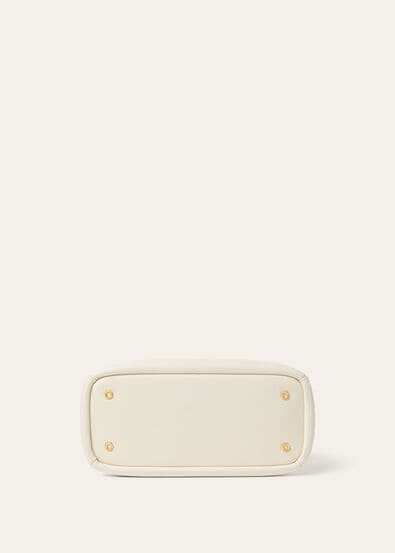【STORY掲載で話題】木村佳乃さんの上質スタイルに寄り添う「Loro Piana Needle Bag Medium」｜洗練された大人のための名品バッグ｜数量限定