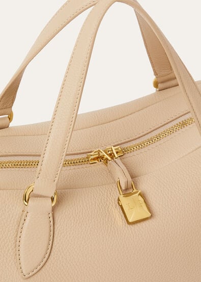 【STORY掲載で話題】木村佳乃さんの上質スタイルに寄り添う「Loro Piana Needle Bag Medium」｜洗練された大人のための名品バッグ｜数量限定