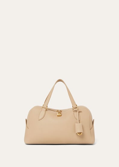 【STORY掲載で話題】木村佳乃さんの上質スタイルに寄り添う「Loro Piana Needle Bag Medium」｜洗練された大人のための名品バッグ｜数量限定