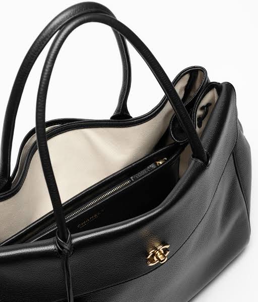 【Madame Figaro 掲載で話題】小松菜奈のスタイルに完璧にマッチします｜「CHANEL 26s」洗練された大人のデザインの傑作｜限定セール開催中