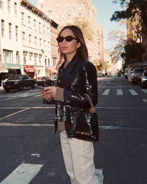 【CHANEL】蛯原友里さん愛用スタイル♡「CHANEL 22」上質な抜け感を叶える大人のアイコンバッグ｜SNSでも話題