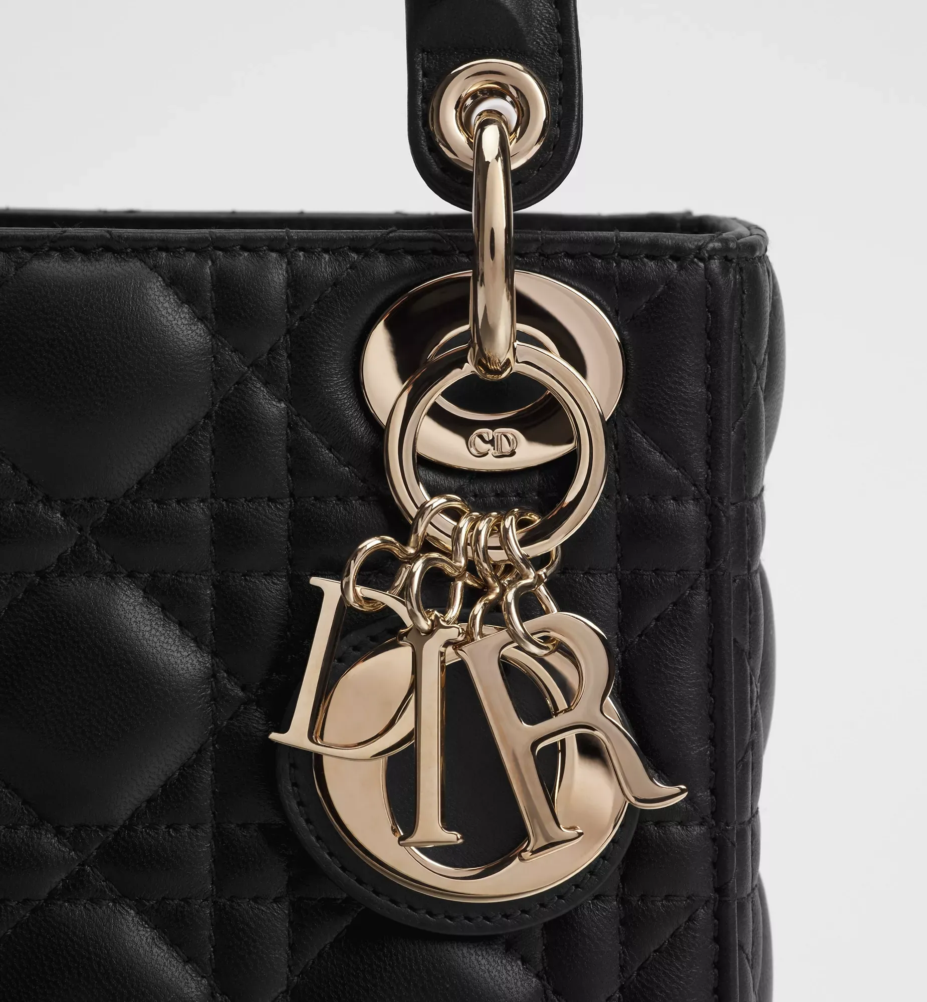 ✨【永遠のエレガンス】Christian Dior Lady Dior｜蛯原友里が魅せる、気品あふれるアイコンバッグ
