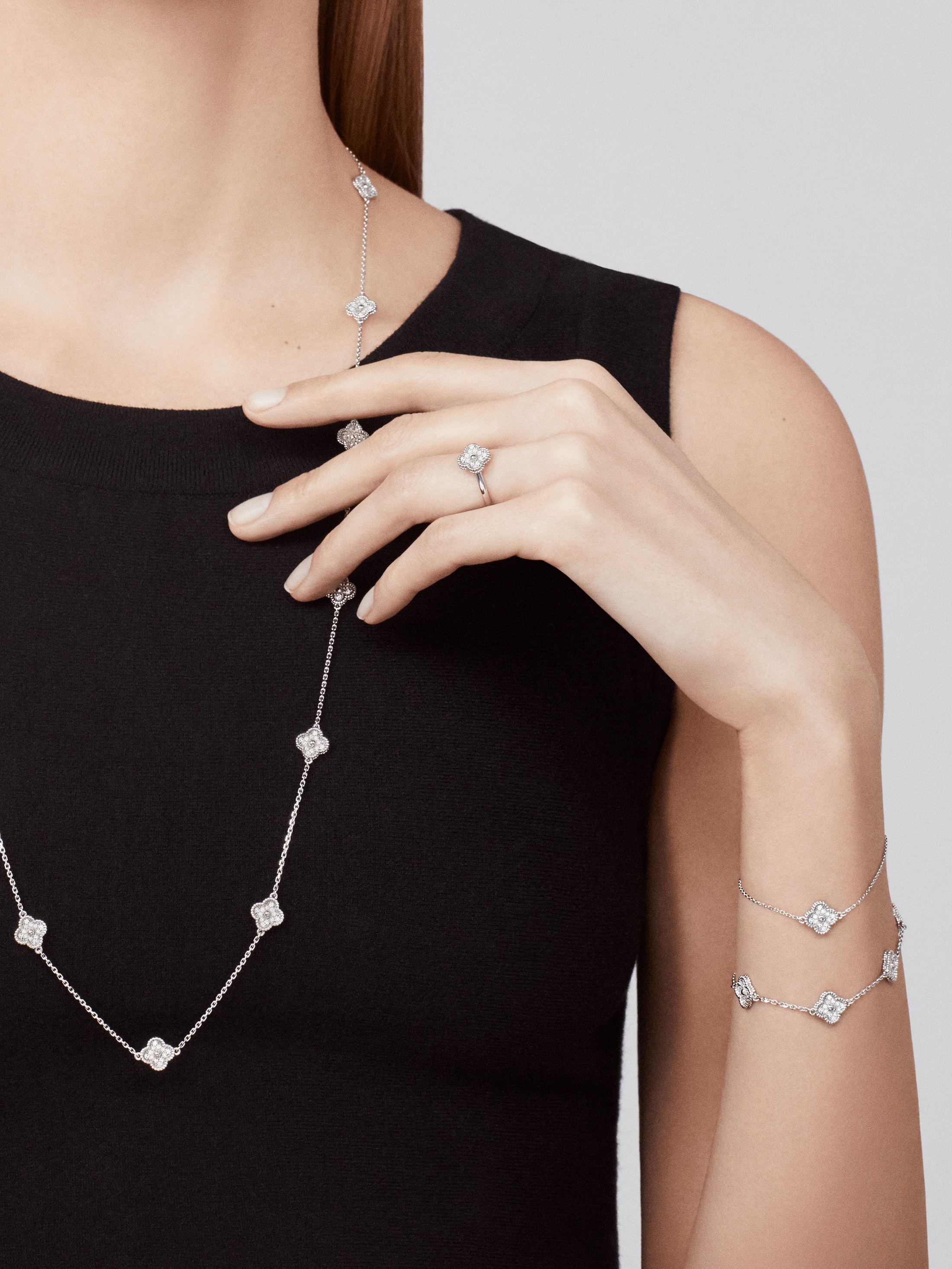 スウィート アルハンブラ ブレスレット、6モチーフ, ホワイトゴールド, ダイヤモンド: 72 石, 0.49 カラット, Worn Alternative, Jewelry Bracelet