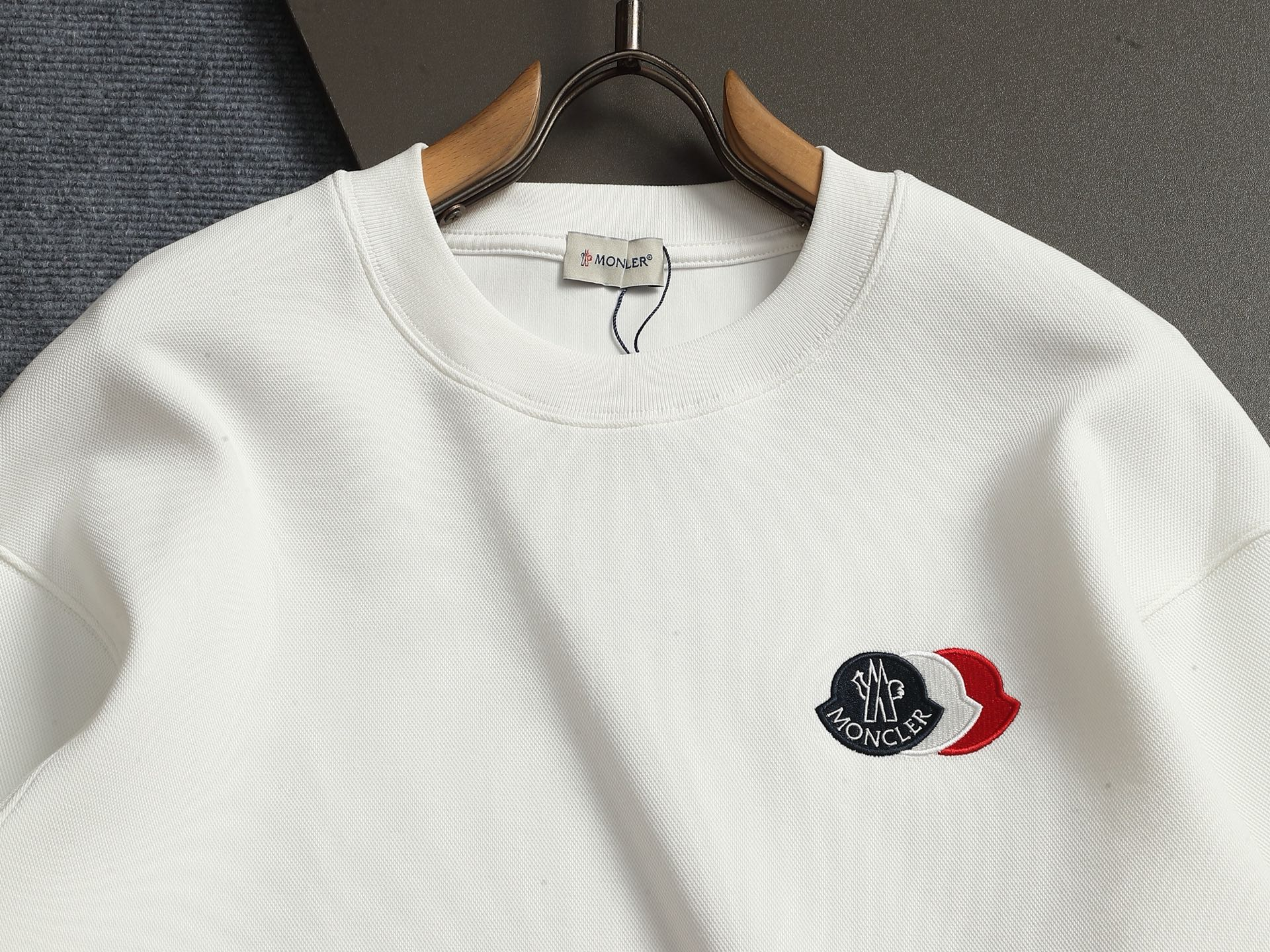 【MONCLER】刺繍長袖 T シャツ
