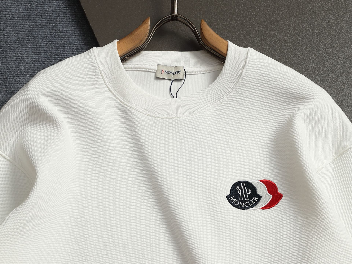 【MONCLER】刺繍長袖 T シャツ