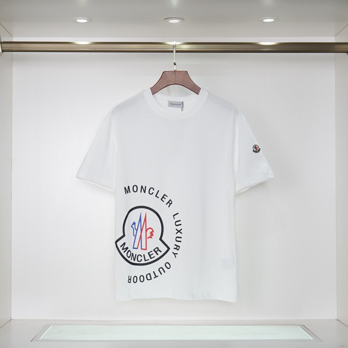 【Moncler 】（モンクレール）男女兼用、ご好評に付き再入荷！