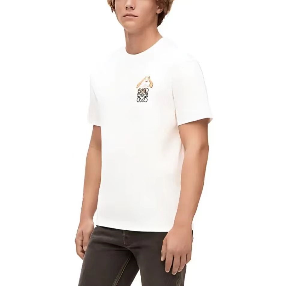 【LOEWE 公式旗艦店】（ロエベ）2024春夏新作ハウルの動く城柄丸首半袖Tシャツ 男女兼用