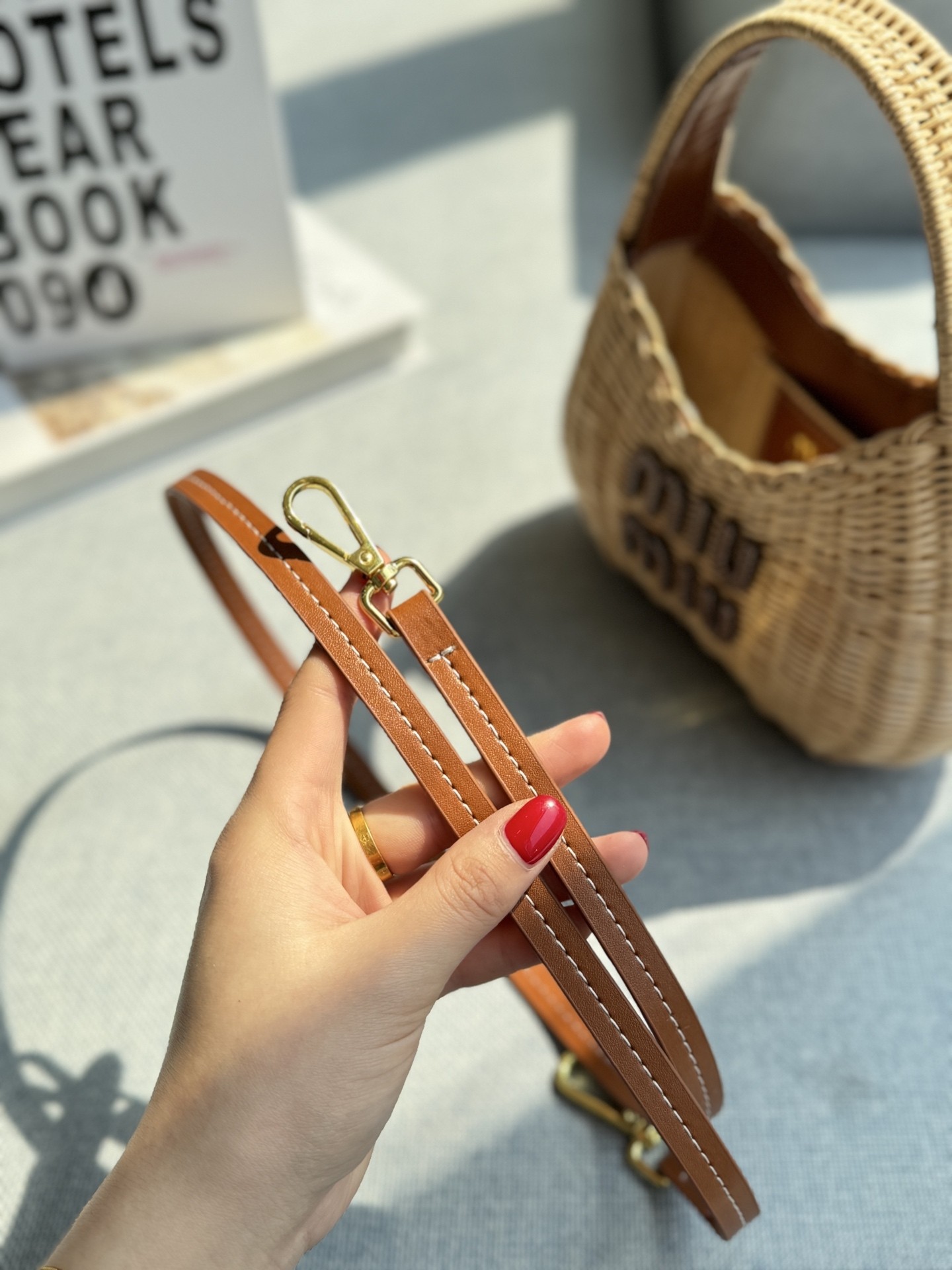 【MIU MIU旗艦店】わら編みバッグ ハンドバッグ 21*11.5cm