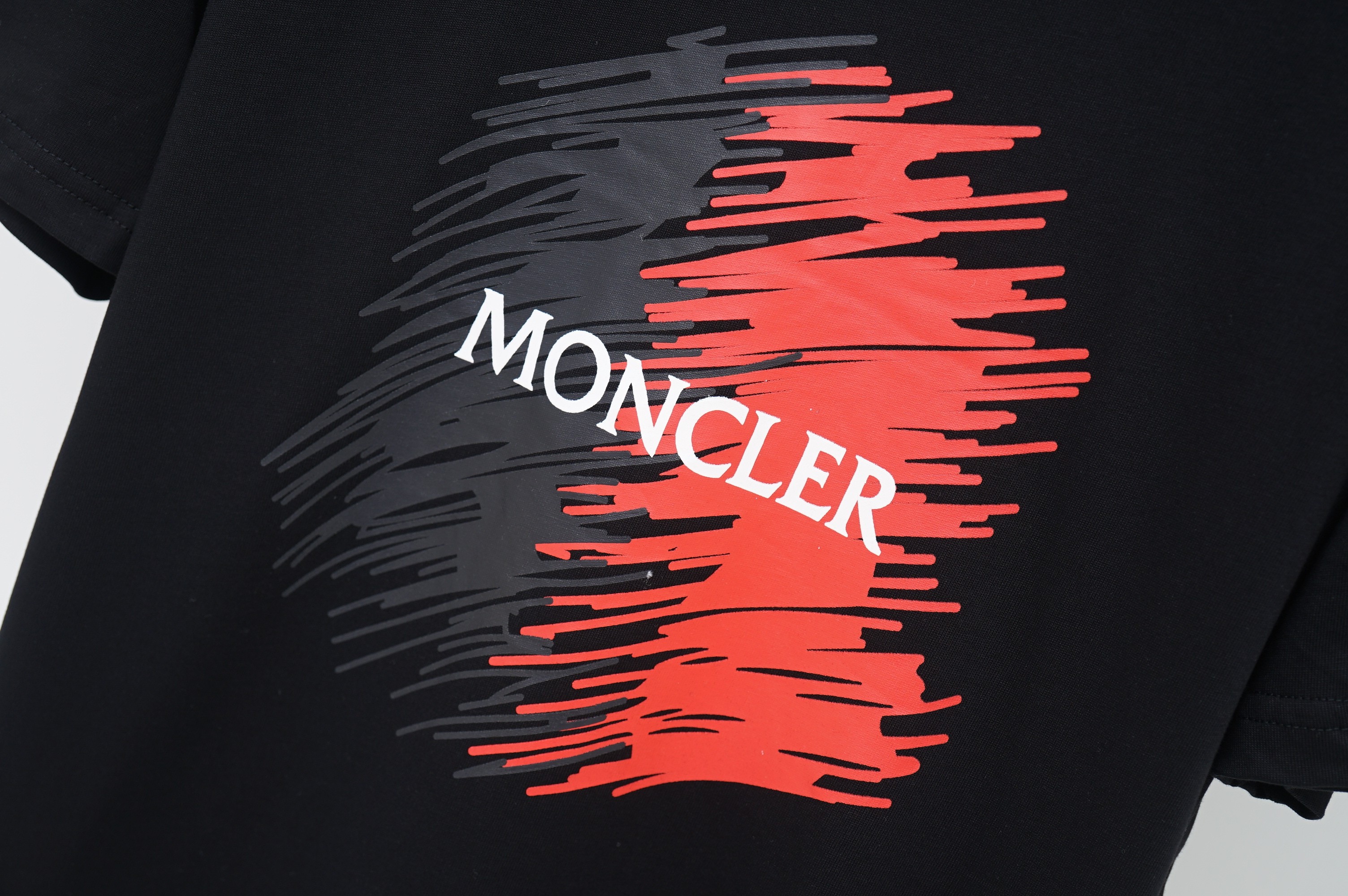 【Moncler旗艦店】（モンクレール）半袖Tシャツ、ご好評に付き再入荷！