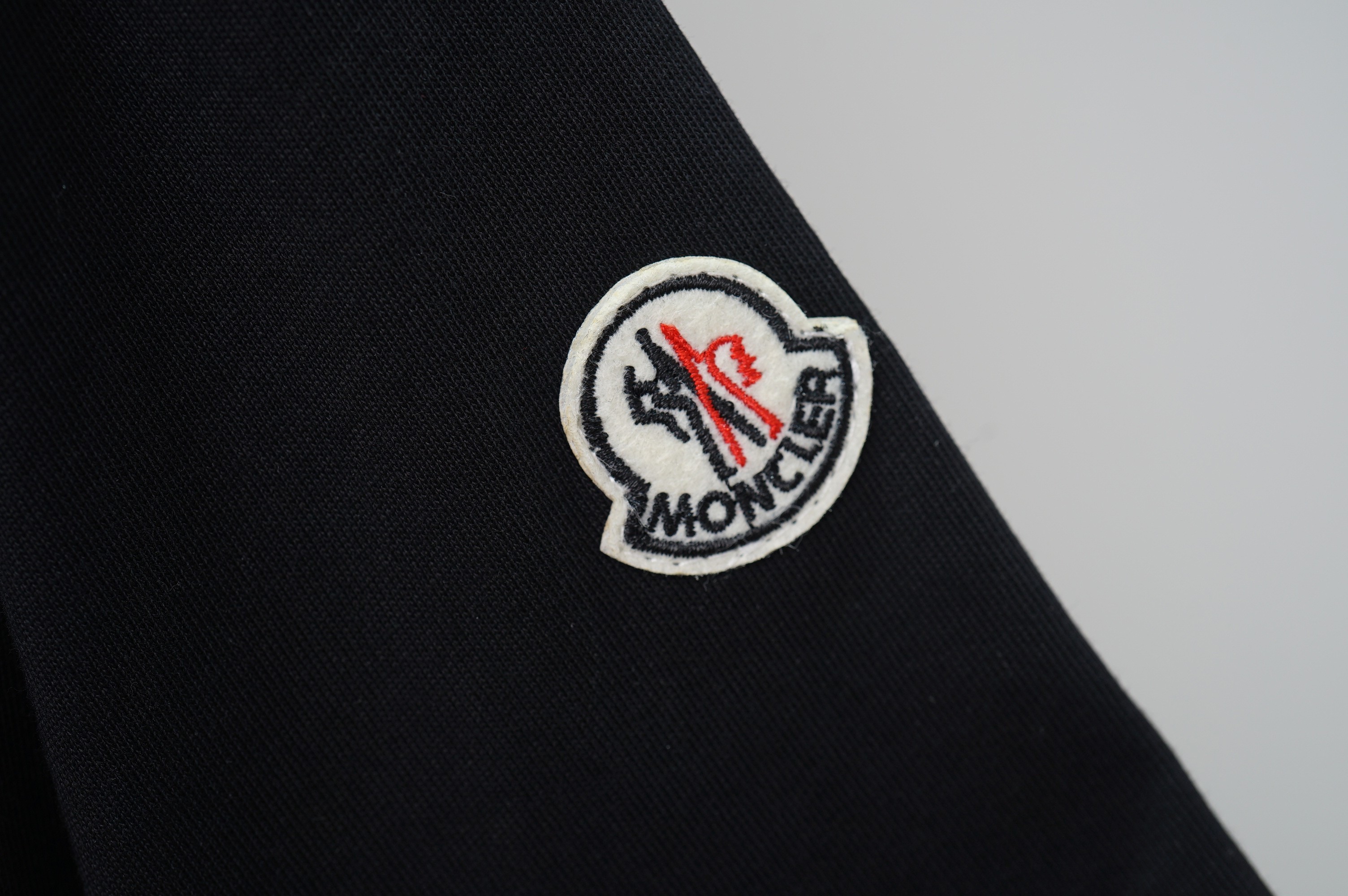 【Moncler旗艦店】（モンクレール）半袖Tシャツ、ご好評に付き再入荷！
