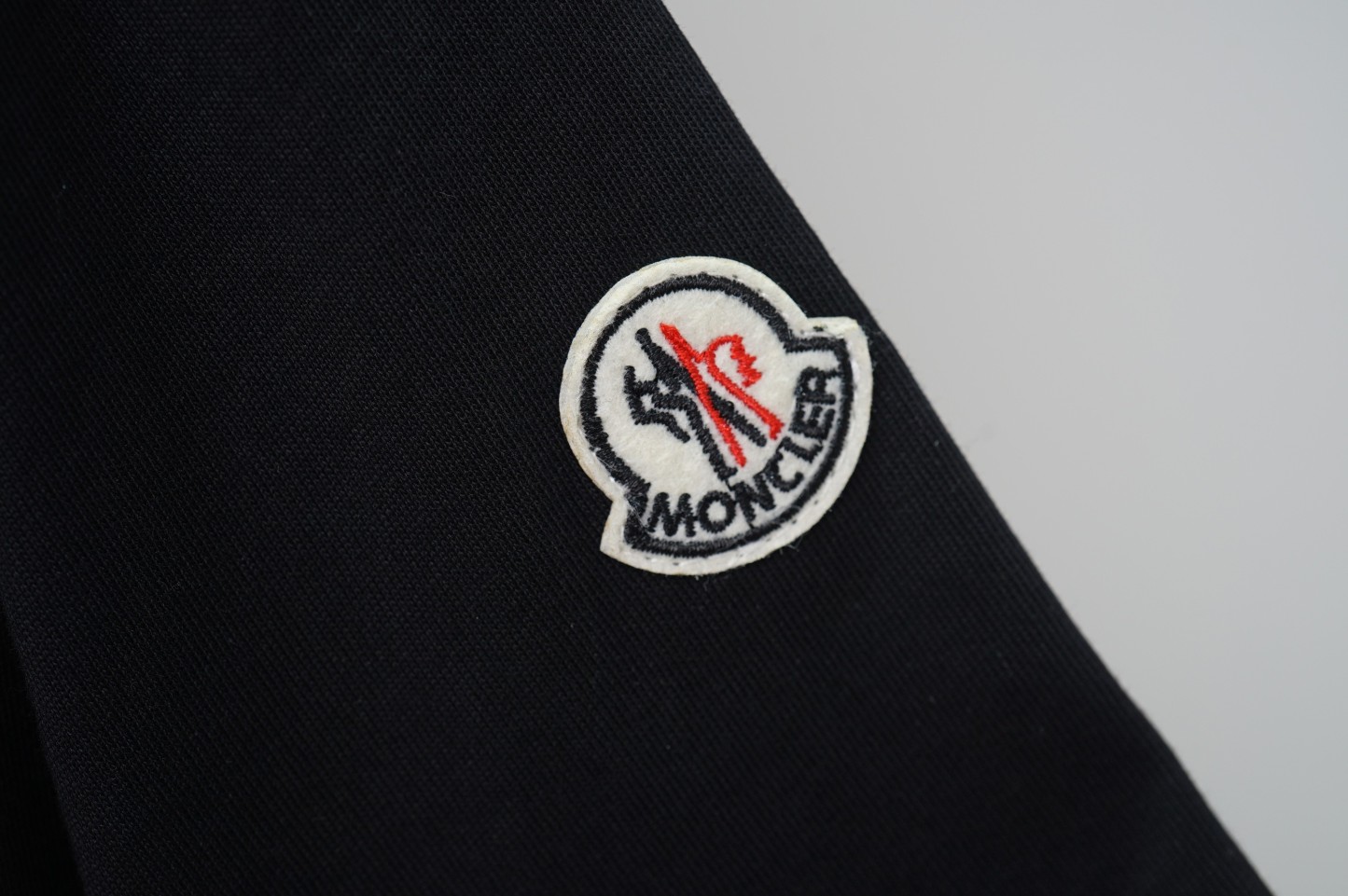 【Moncler旗艦店】（モンクレール）半袖Tシャツ、ご好評に付き再入荷！