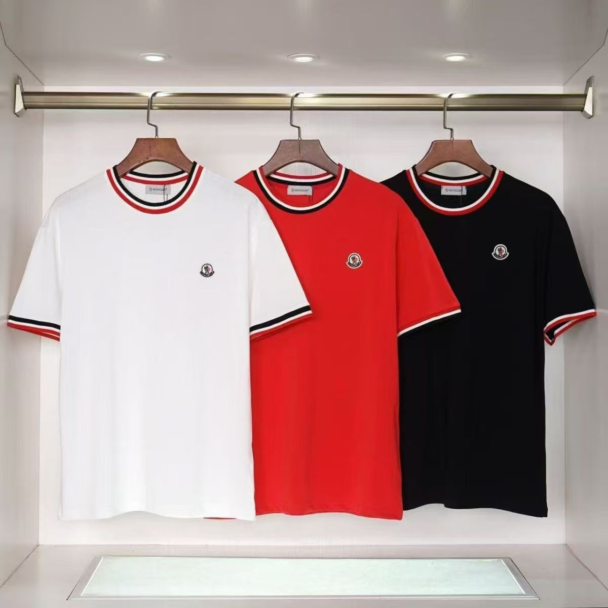 【Moncler 】（モンクレール）男女兼用、ご好評に付き再入荷！