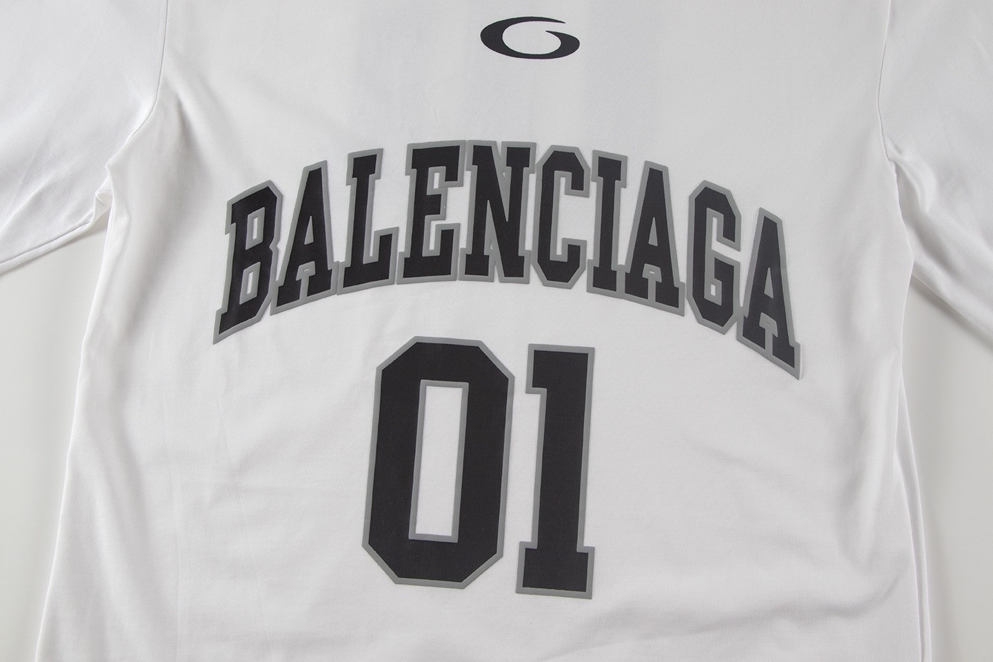 【BALENCIAGA】バレンシアガ 長袖 男女兼用 ご好評に付き再入荷！