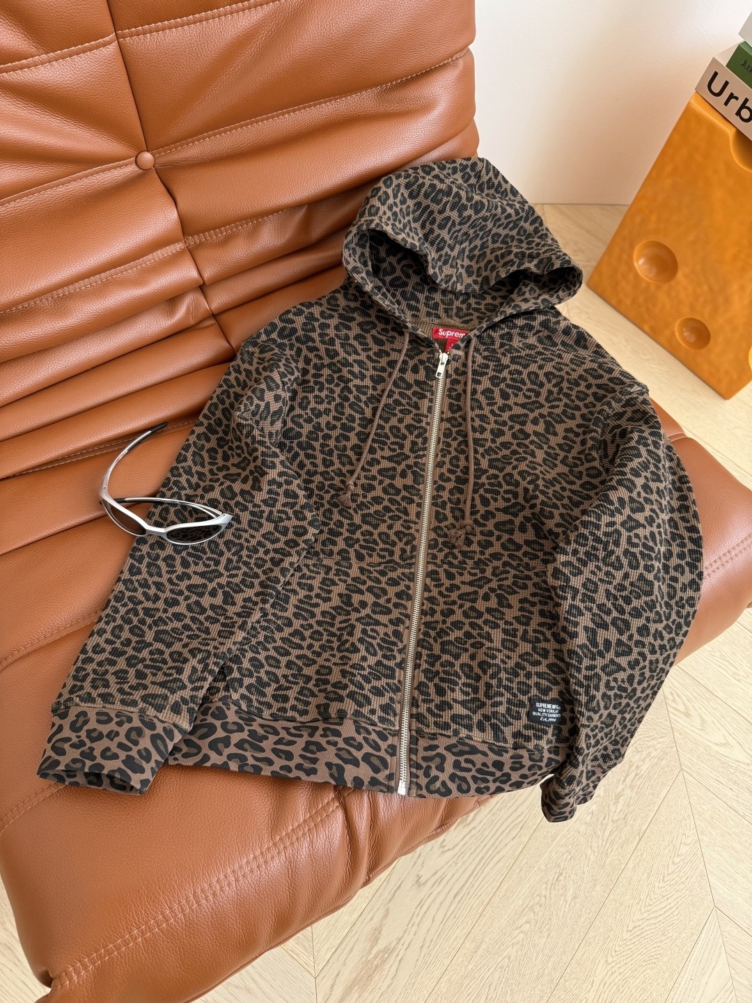 【SUPREME旗艦店】 パーカー 男女兼用 ご好評に付き再入荷！
