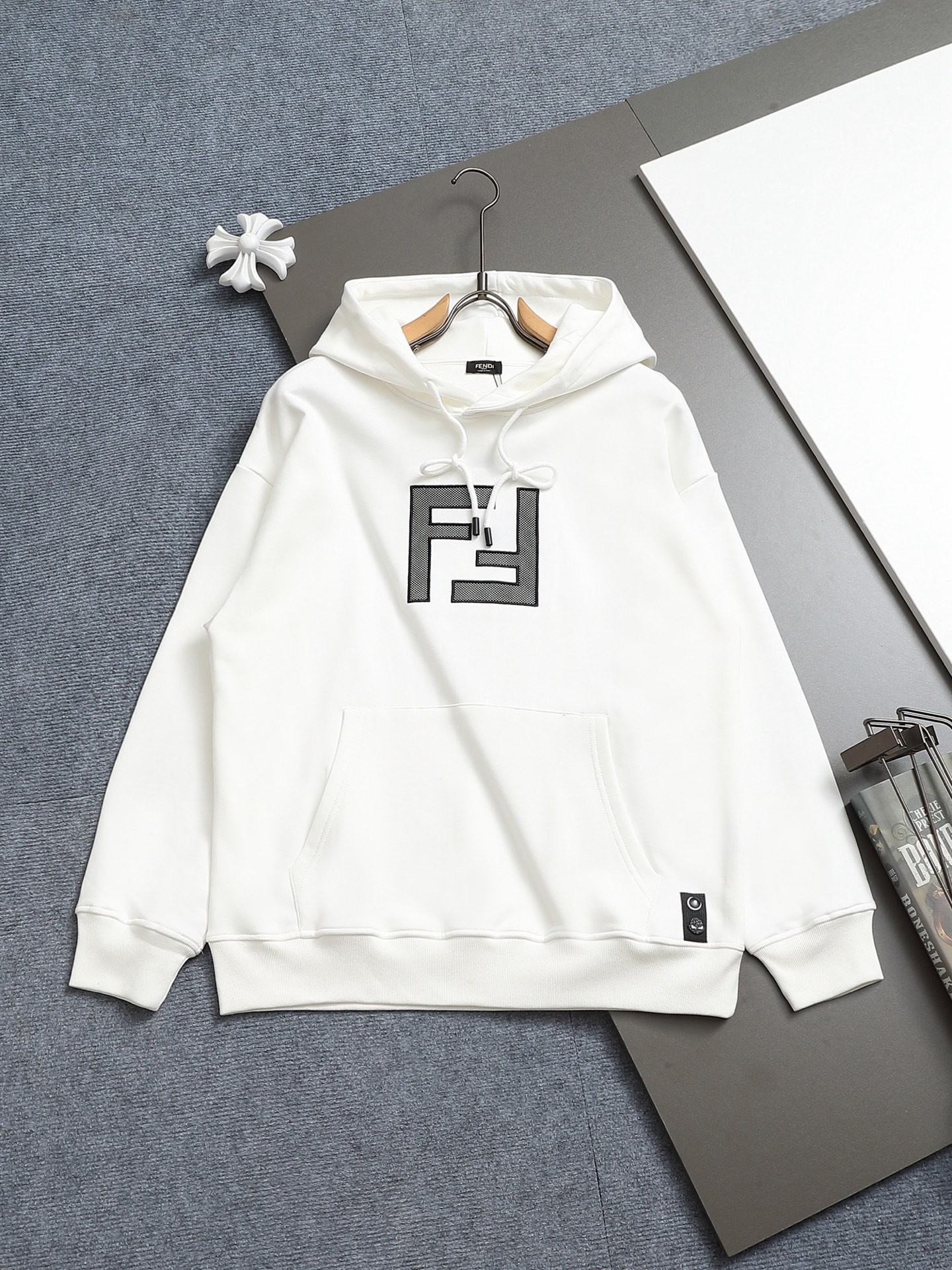 【FENDI旗艦店】フェンディ パーカー 男女兼用 ご好評に付き再入荷！