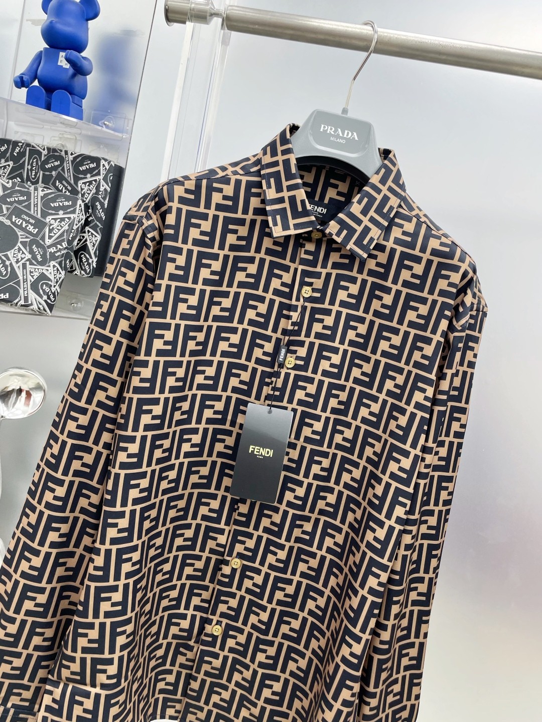 【FENDI旗艦店】フェンディ 長袖シャツ、ご好評に付き再入荷！！