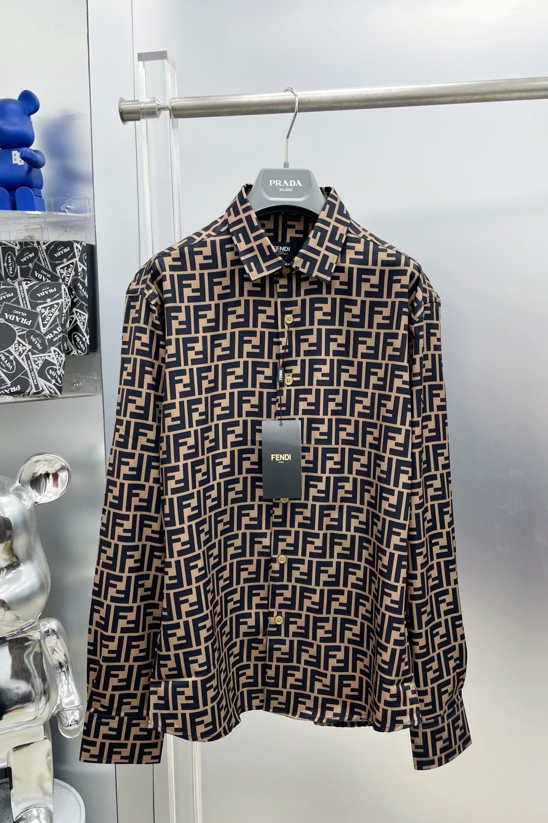 【FENDI旗艦店】フェンディ 長袖シャツ、ご好評に付き再入荷！！