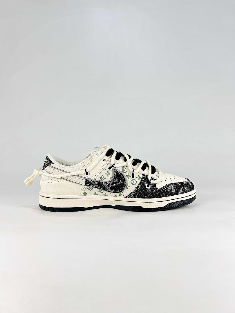 LOUIS VUITTON × NIKE DUNK SB LOW スニーカー