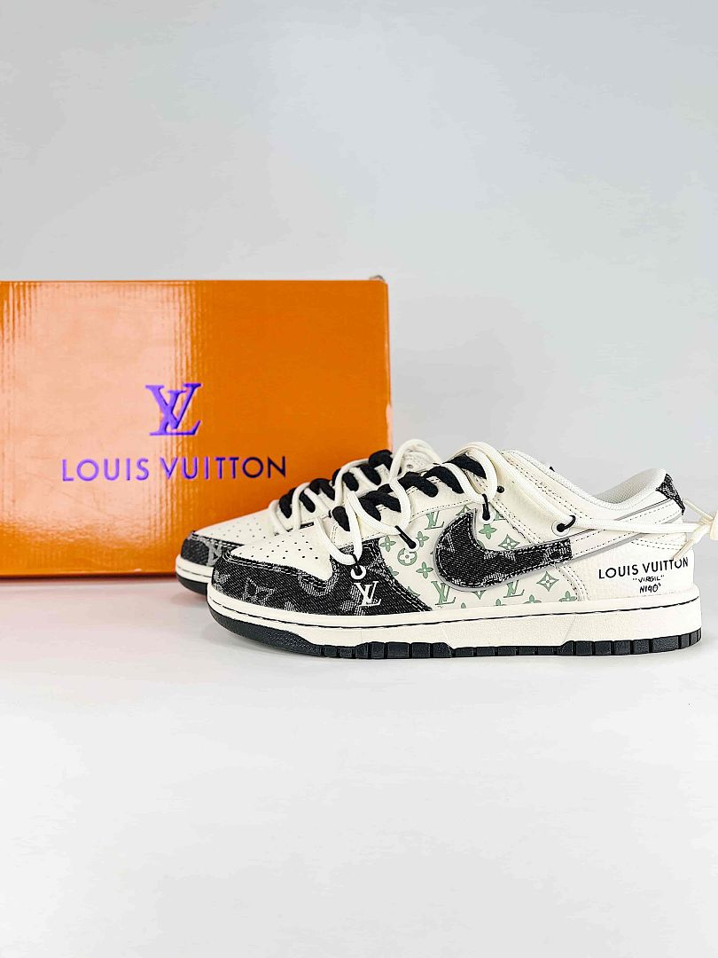 LOUIS VUITTON × NIKE DUNK SB LOW スニーカー