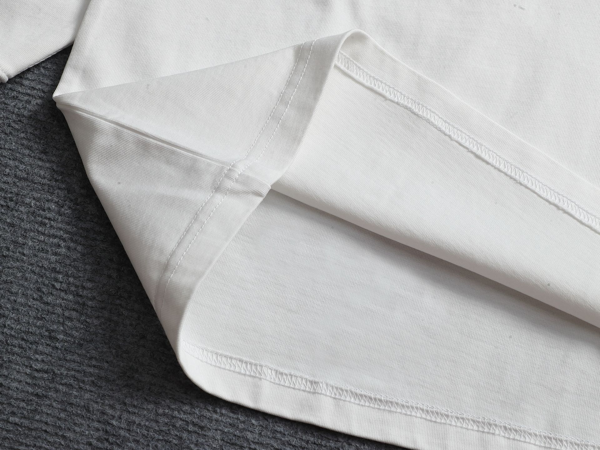 【BALENCIAGA】刺繍長袖 T シャツ