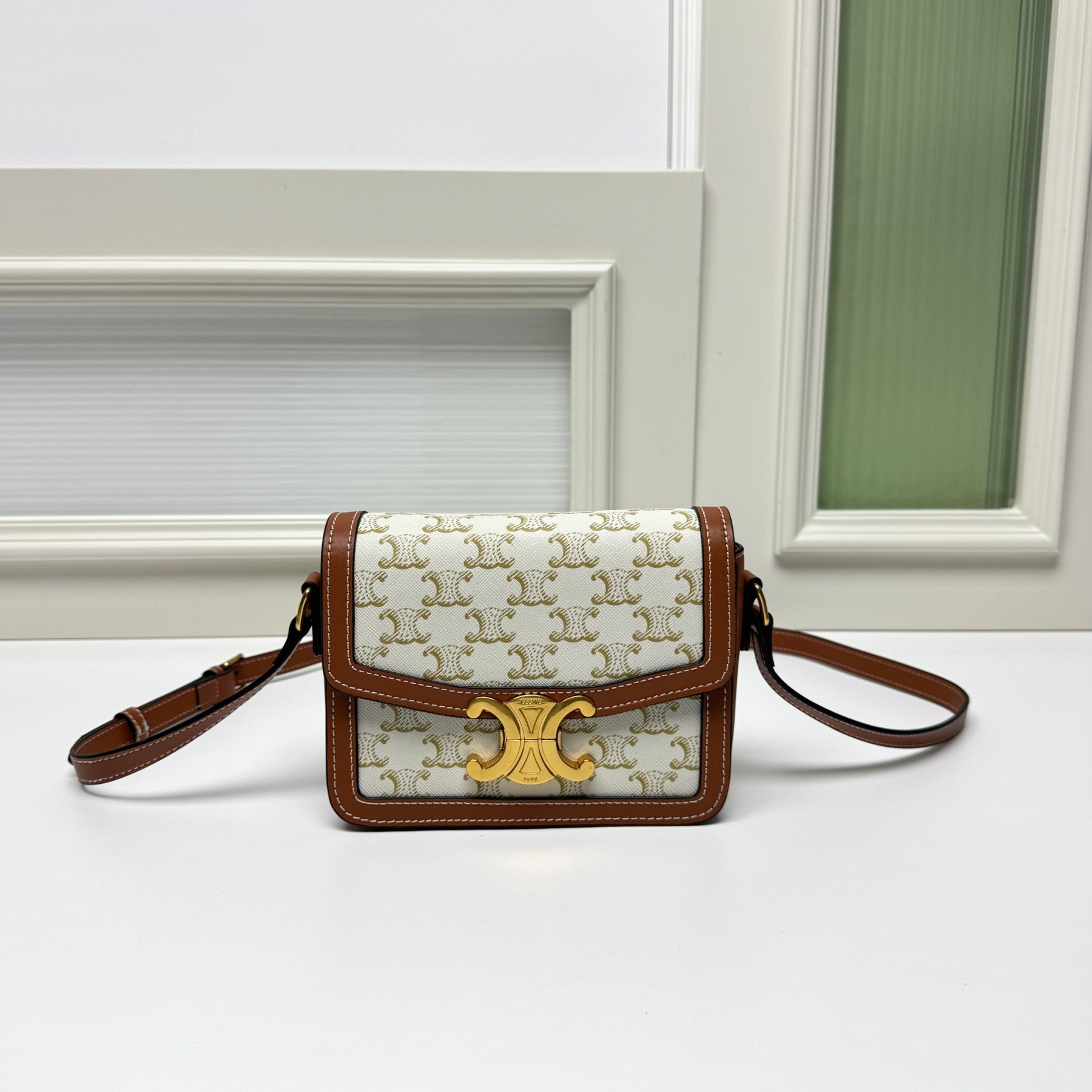 CELINE★トリオンフ クロスボディバッグ ティーン シャイニー