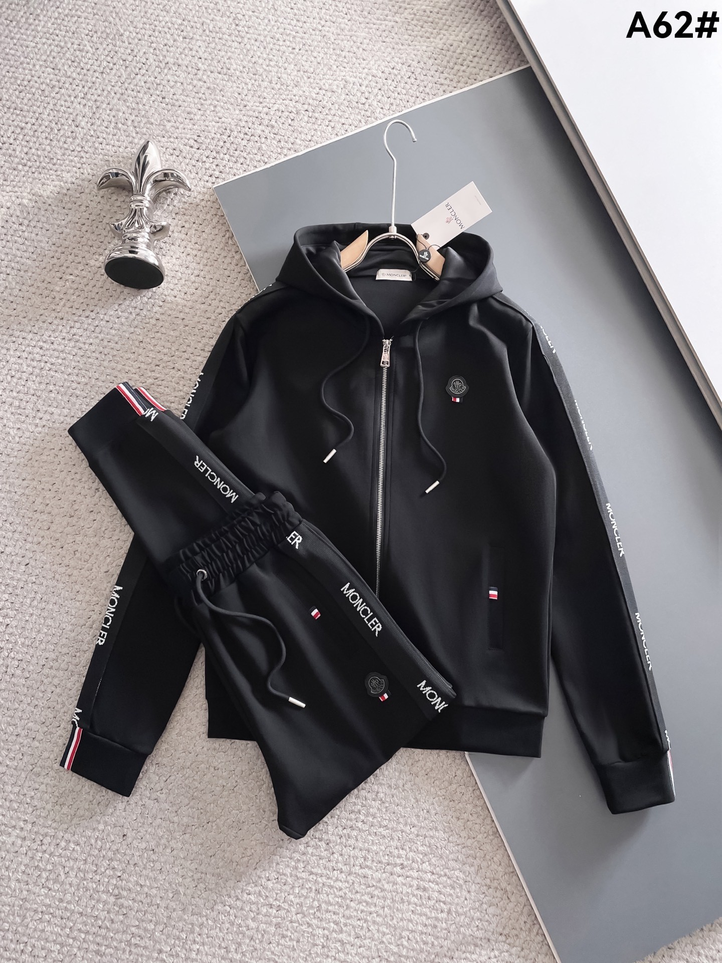 【MONCLER公式旗艦店】モンクレール 上下セット セットアップ ご好評に付き再入荷！