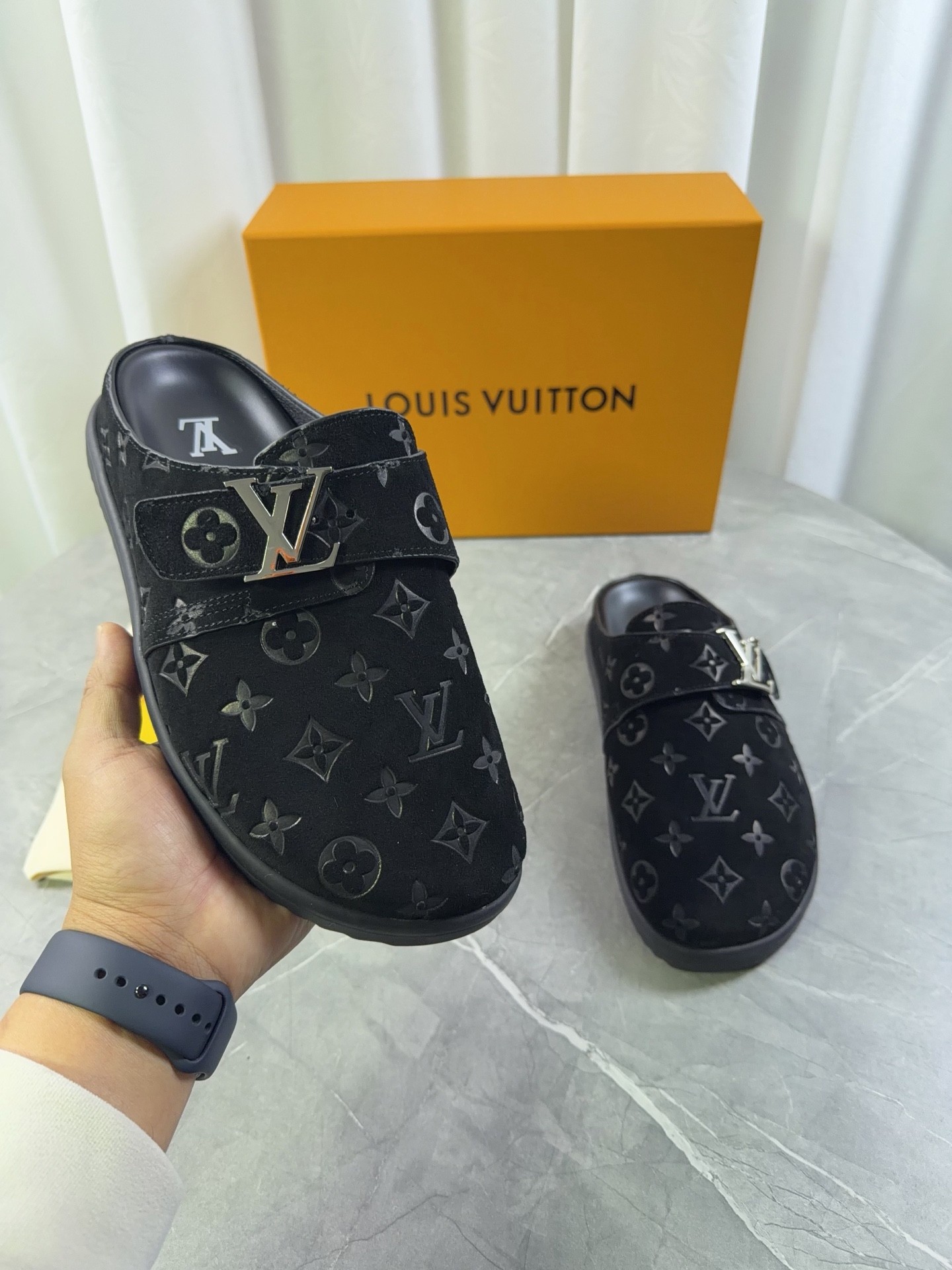 LOUIS VUITTON