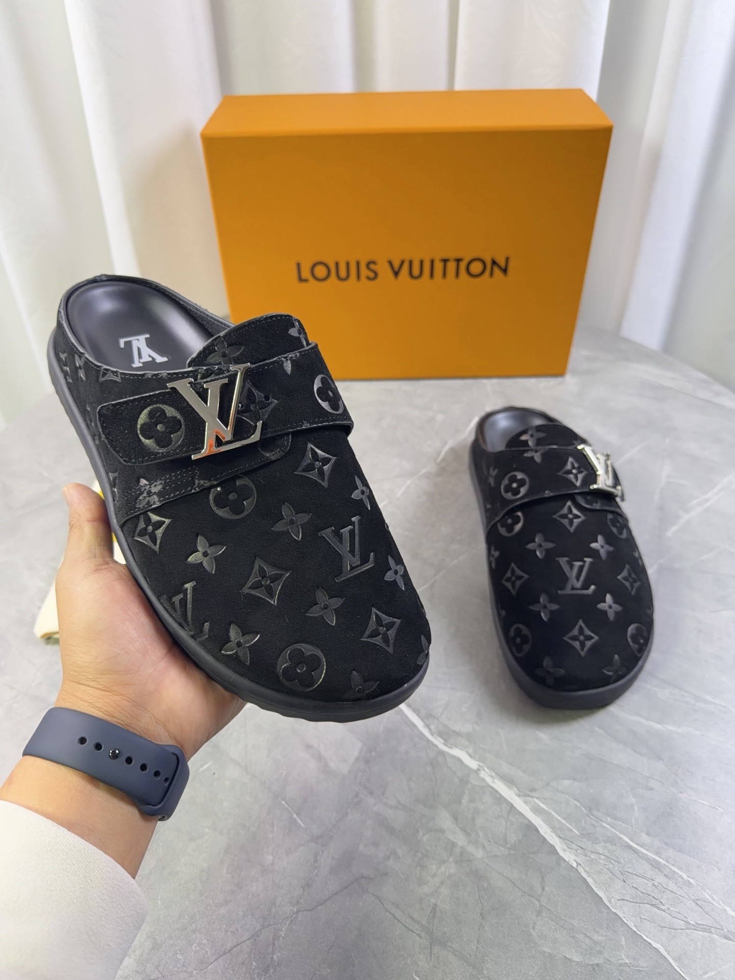LOUIS VUITTON